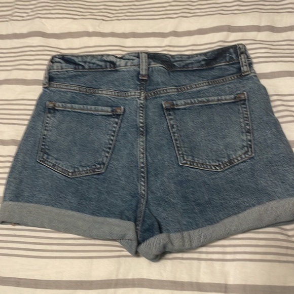 NWOT HIGH RISE JEAN SHORTS - Picture 3 of 3
